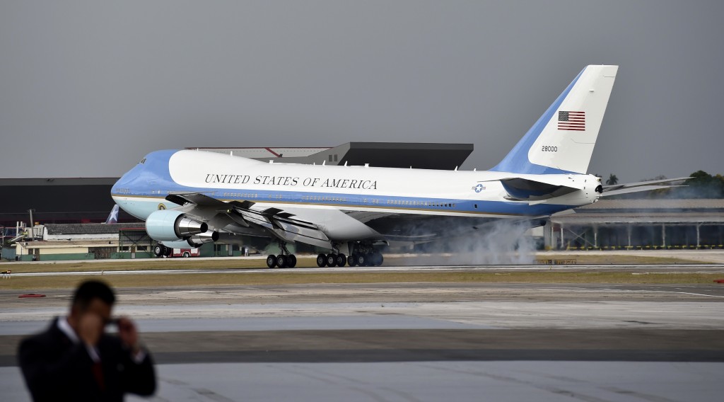 The plane transporting US President Barack Obama lands at Jose Marti international airport in Havana on March 20, 2016. Obama, who is on a historic three-day visit to the communist-ruled island, flew to Cuba Sunday to bury the hatchet in a more than half-century-long Cold War standoff, but the arrest of dozens of dissidents just as his plane took off underlined the delicacy of the mission. AFP PHOTO/ Yuri CORTEZ / AFP / YURI CORTEZ