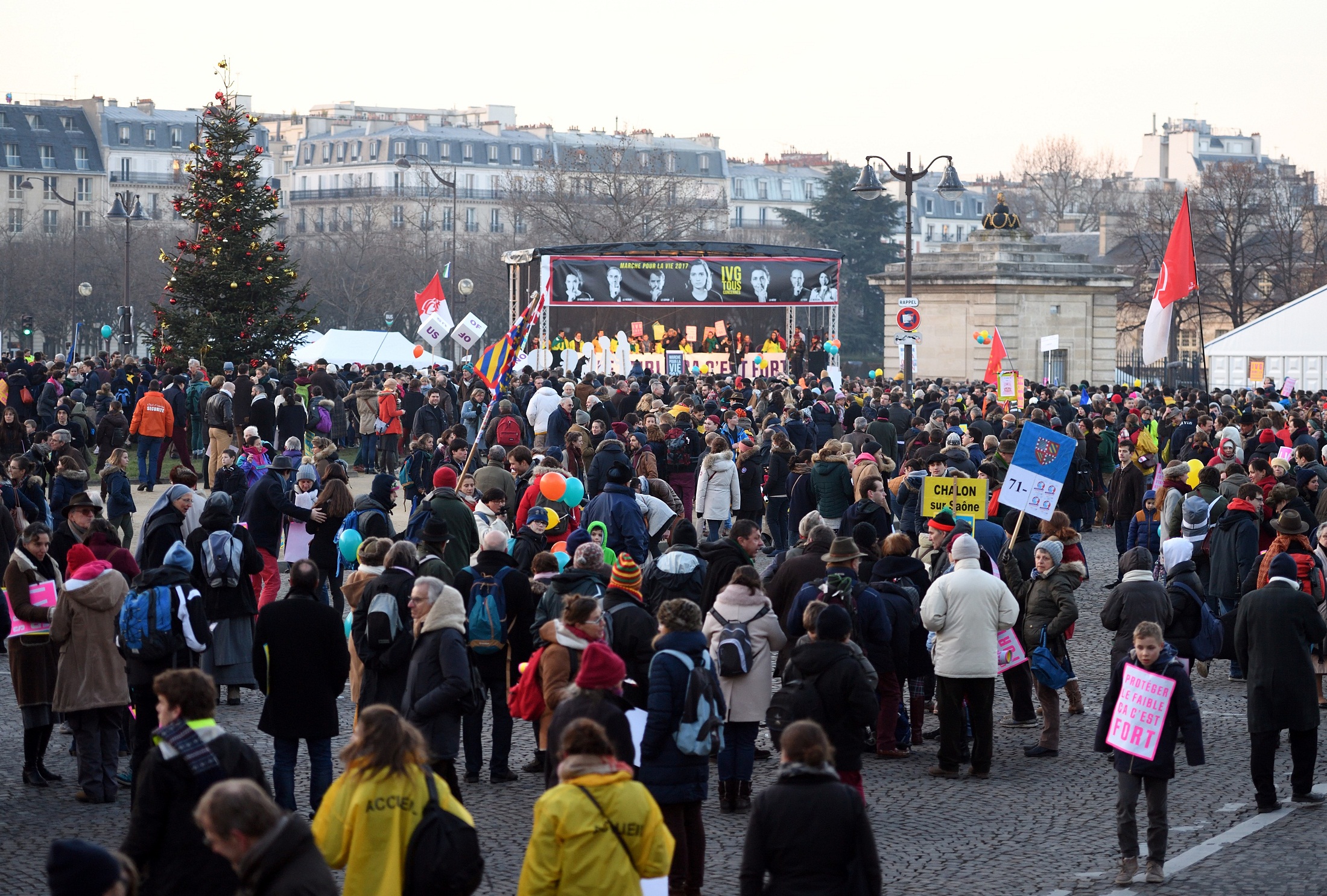 People take part in a march to protest against abortion, in Paris, on January 22, 2017. Tens of thousands of protesters took to the streets of Paris on January 22, 2017 against abortion and a bill to ban pro-life websites from spreading "false information" on ending pregnancies. The demonstration comes just months before France elects a new president, with rightwing Francois Fillon -- who says he is "personally" opposed to abortion but won't seek to make it illegal -- tipped to win.  / AFP PHOTO / Eric FEFERBERG