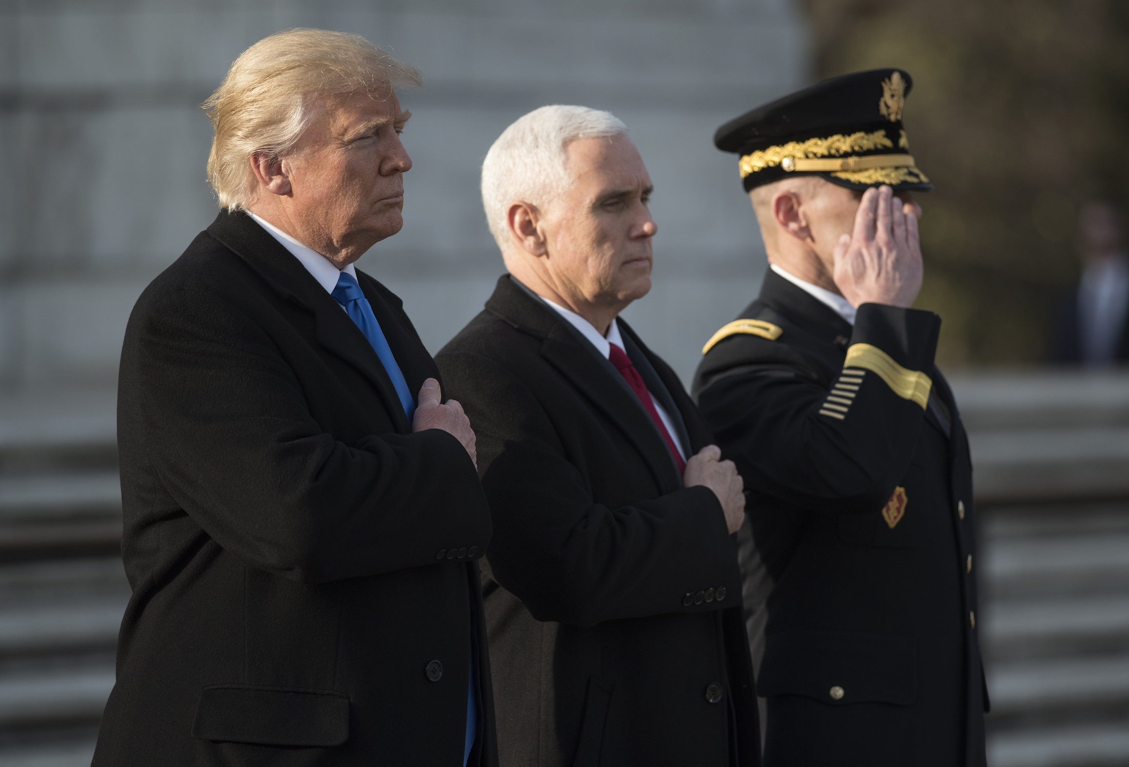US President-elect Donald Trump and Vice President-elect Mike Pence take part in a wreath-laying ceremony at Arlington National Cemetery in Arlington, Virginia on January 19, 2017. / AFP PHOTO / Mandel Ngan