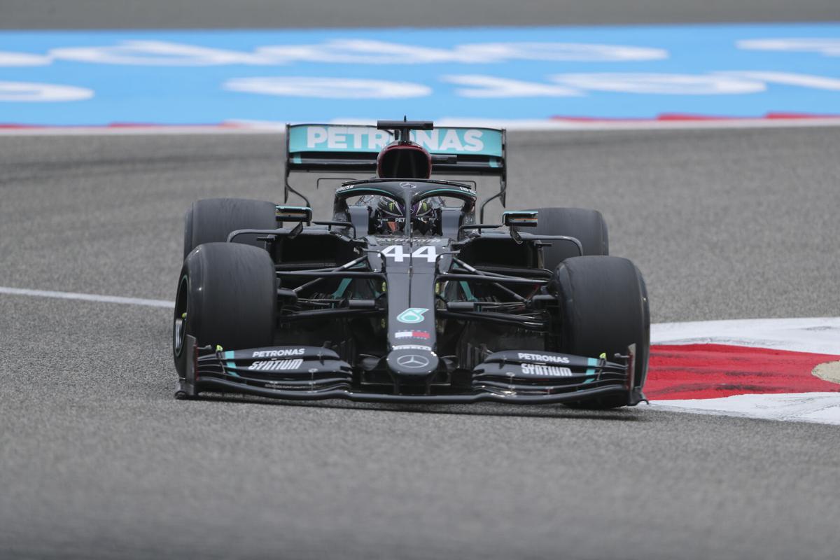 Hamilton marca el ritmo en primera práctica del GP de Baréin – Diario Versión Final